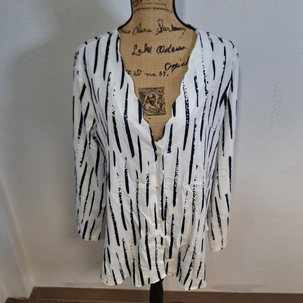 Noracora XXL Button Down Long Sleeve Dress Shirt Black Abstract Pattern V Neck